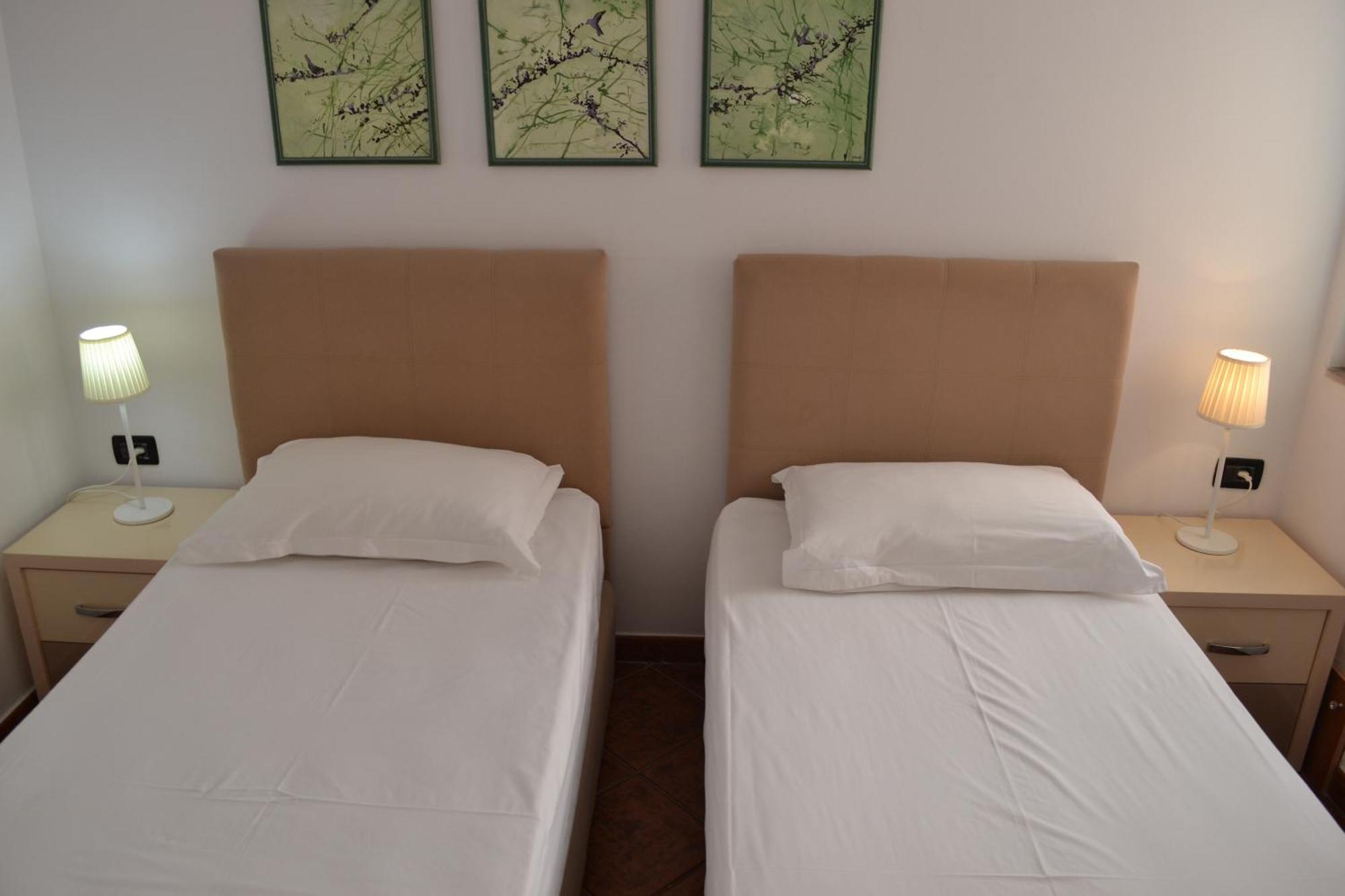 Central 5 Bedrooms Apartment Partial Seaview Vlore Luaran gambar