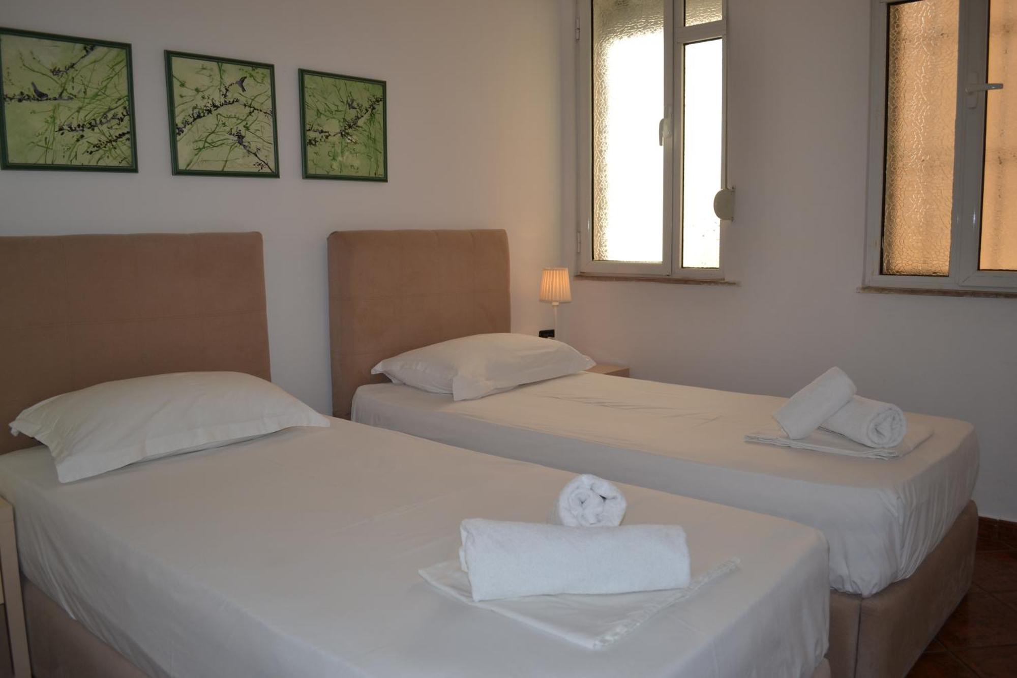 Central 5 Bedrooms Apartment Partial Seaview Vlore Luaran gambar