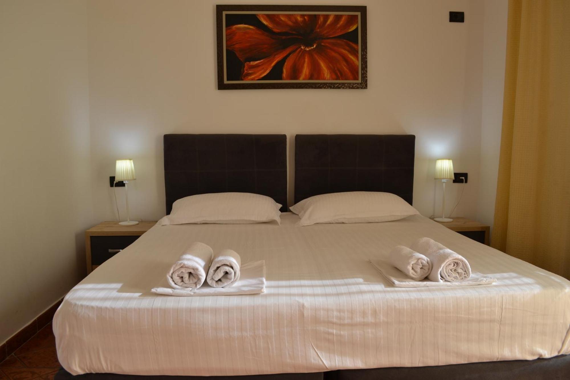 Central 5 Bedrooms Apartment Partial Seaview Vlore Luaran gambar