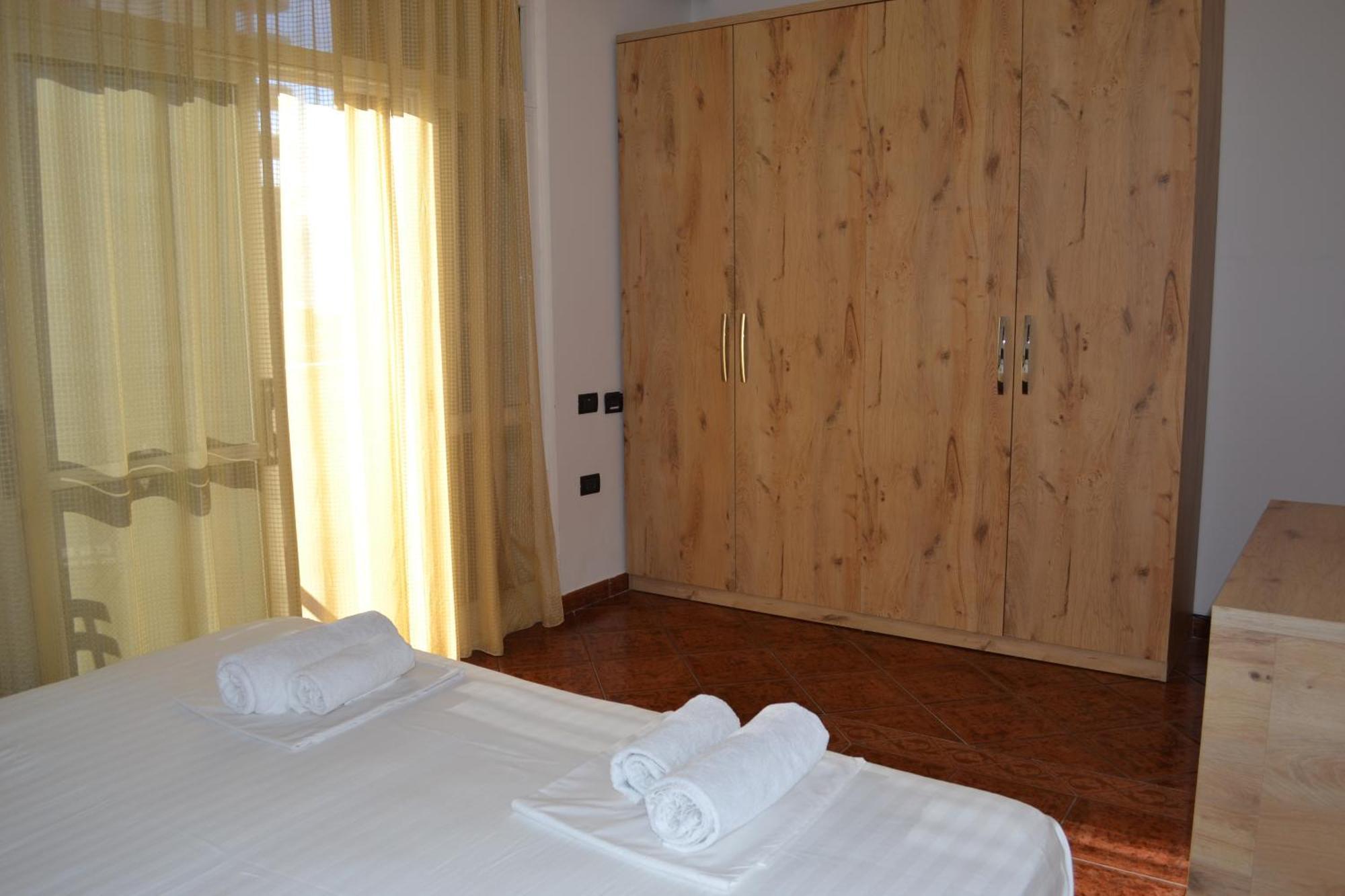 Central 5 Bedrooms Apartment Partial Seaview Vlore Luaran gambar