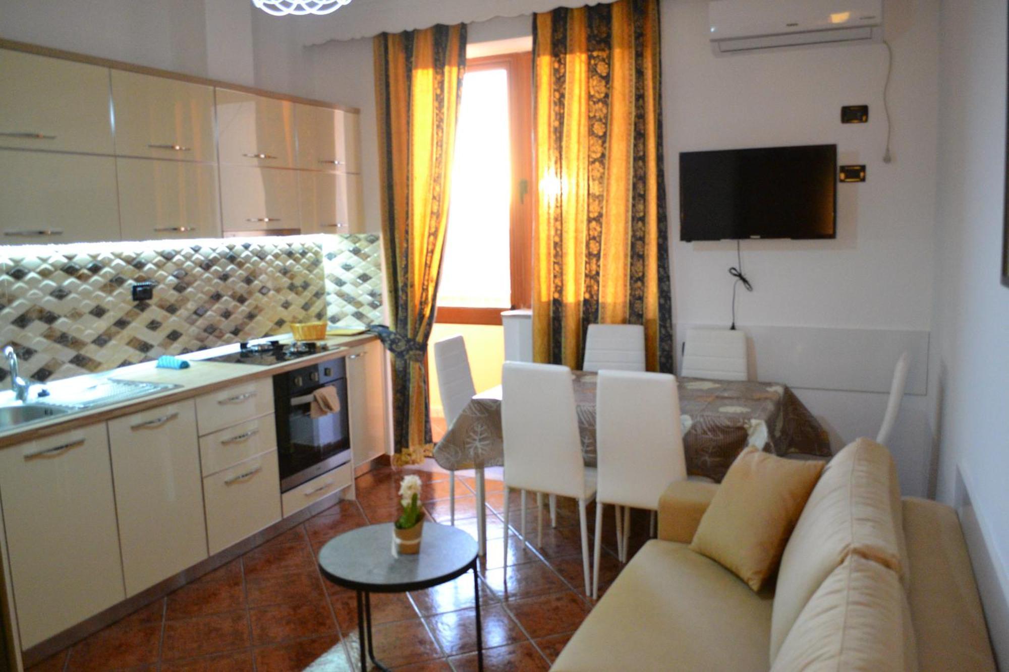 Central 5 Bedrooms Apartment Partial Seaview Vlore Luaran gambar